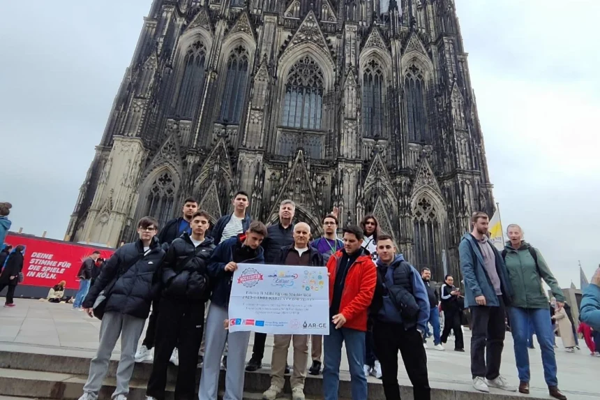 Keşanlı gençlerin Almanya'da mesleki eğitim stajı yaparken çekilmiş grup fotoğrafı