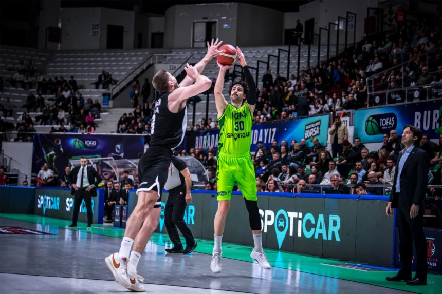 TOFAŞ ve Beşiktaş GAİN basketbol takımlarının karşılaştığı maçın görselleri