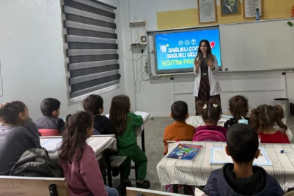 Batman'da ilkokul öğrencilerine hijyen eğitimi veriliyor