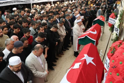 Kahramanmaraş'taki okul saldırısında hayatını kaybeden öğrenciler gözyaşları içinde anıldı.