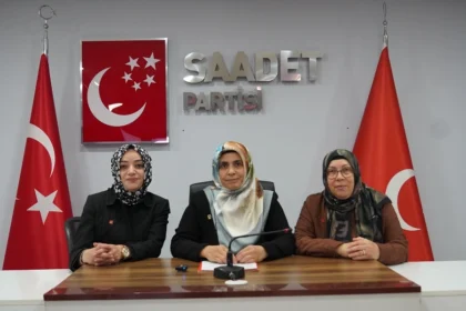 Saadet Partisi Bursa Kadın Kolları Başkanı Hatice Ataş, okul saldırılarına tepki gösteriyor.