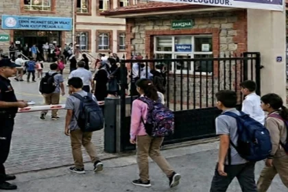 İçişleri Bakanlığı tarafından okullarda alınan güvenlik tedbirlerini gösteren görsel