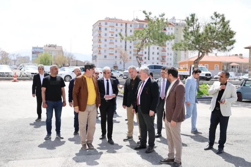 Kayseri Melikgazi Güllük Mahallesi'nde devam eden yol ve çevre düzenleme çalışmaları