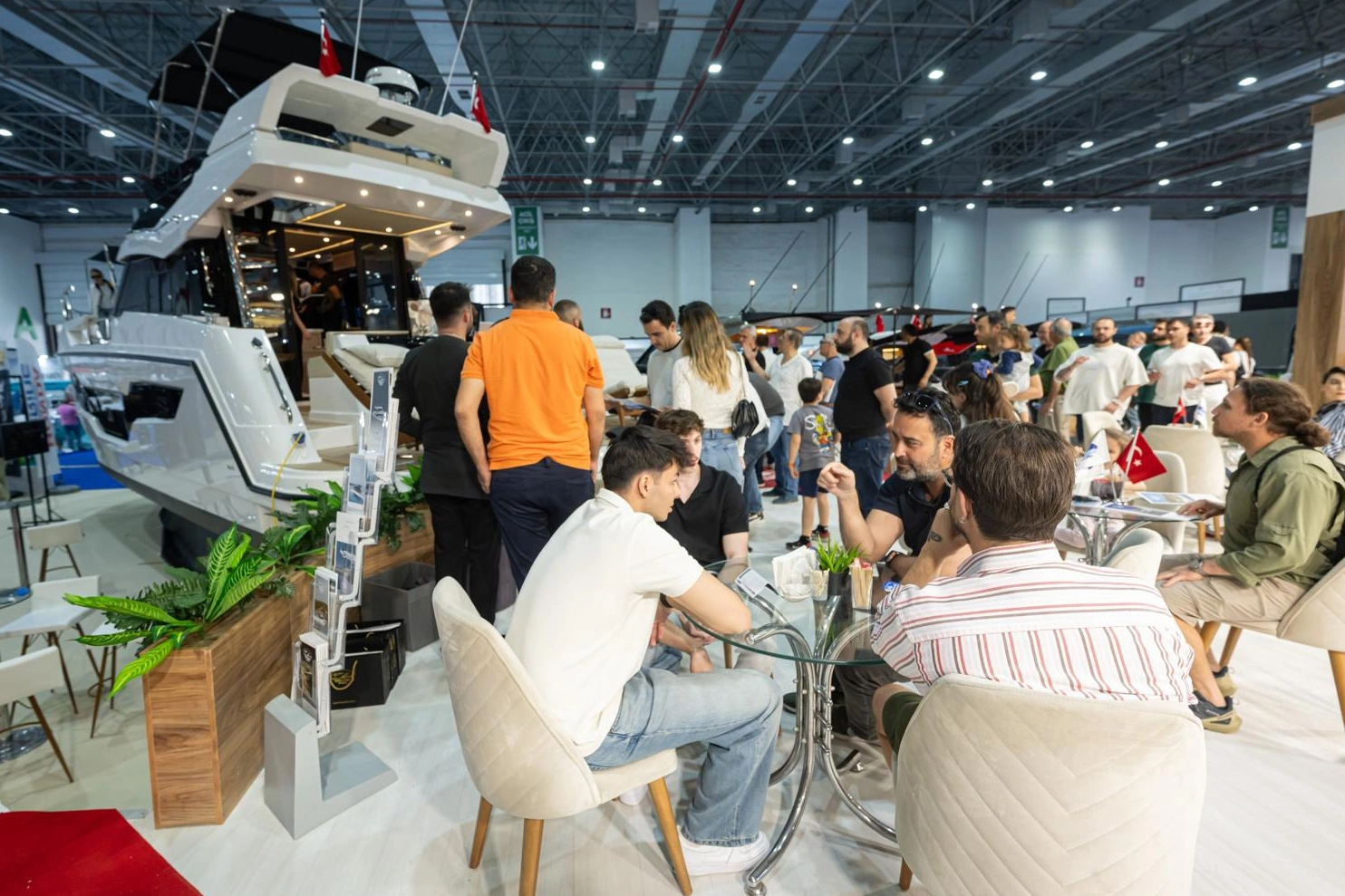MAST İzmir Boat Show'da sergilenen tekneler ve deniz araçları
