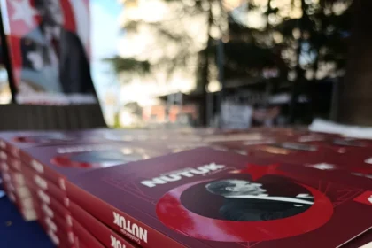 ADD Mudanya şubesinin 23 Nisan etkinliği kapsamında öğrencilere hediye edeceği Nutuk kitabı