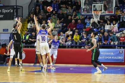 Sakarya Büyükşehir Basketbol Takımı 1. Lig'e yükseldi