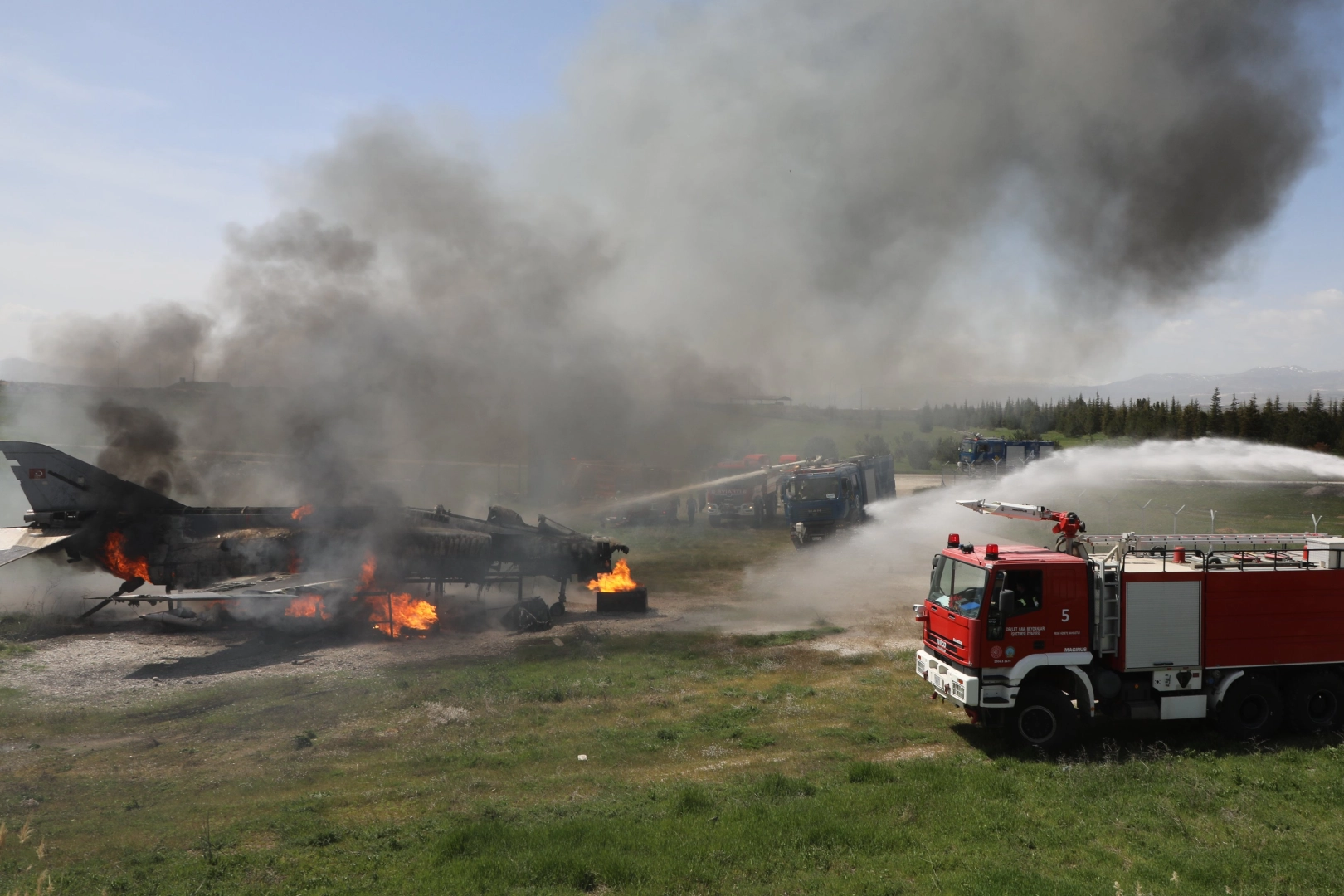 Malatya'da Milli Savunma Bakanlığı tarafından düzenlenen uçak yangını müdahale tatbikatından genel bir görüntü