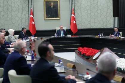 Cumhurbaşkanı Erdoğan başkanlığında Kabine toplantısı, Orta Doğu gelişmeleri ve ekonomi masada.