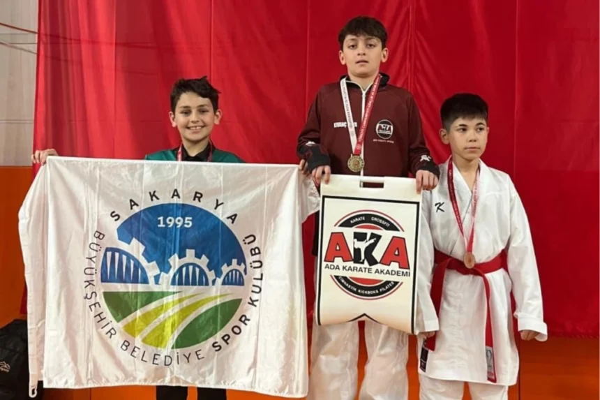 Sakarya Büyükşehir Belediyesi sporcularının madalya kazandığı müsabakalardan genel bir görünüm.