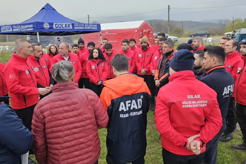 Gölcük Belediyesi arama kurtarma ekibi GÖLAK üyeleri afet eğitiminde