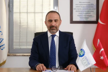 DOSABSİAD Başkanı Onur Kutlualp, iş dünyasına yönelik stratejik uyarılar yaptı.