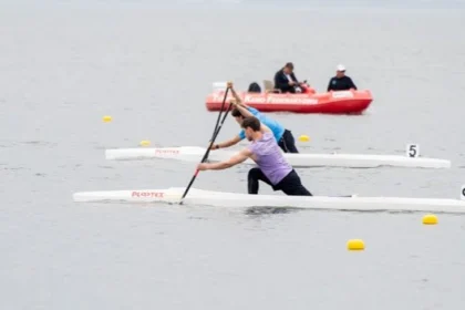 Bursa Büyükşehir Belediyesporlu kanocular madalya töreninde