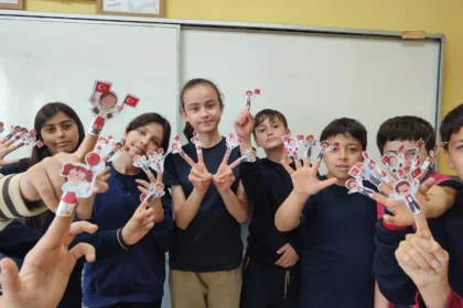 Sakarya'da Bilim Tohumları Projesi kapsamında çocuklar bilimle buluşuyor.