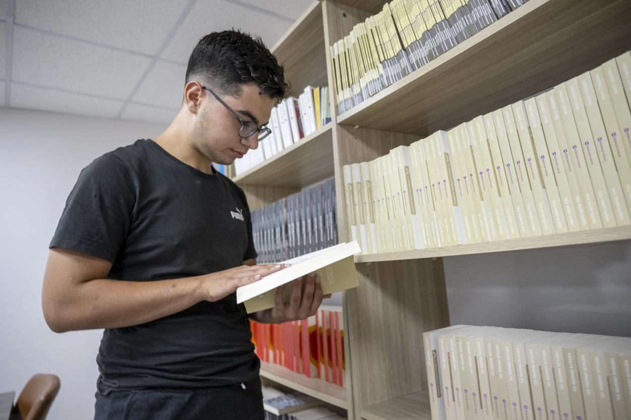 Mersin Büyükşehir Belediyesi Adres Dijital Kütüphane uygulaması ile binlerce kitaba mobil erişim imkanı