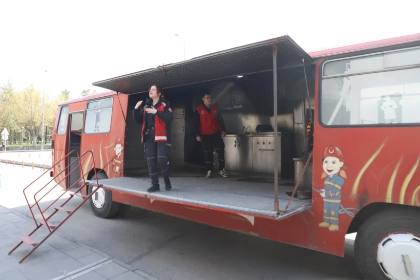 Melikgazi Belediyesi personeline yangın söndürme eğitimi veriliyor