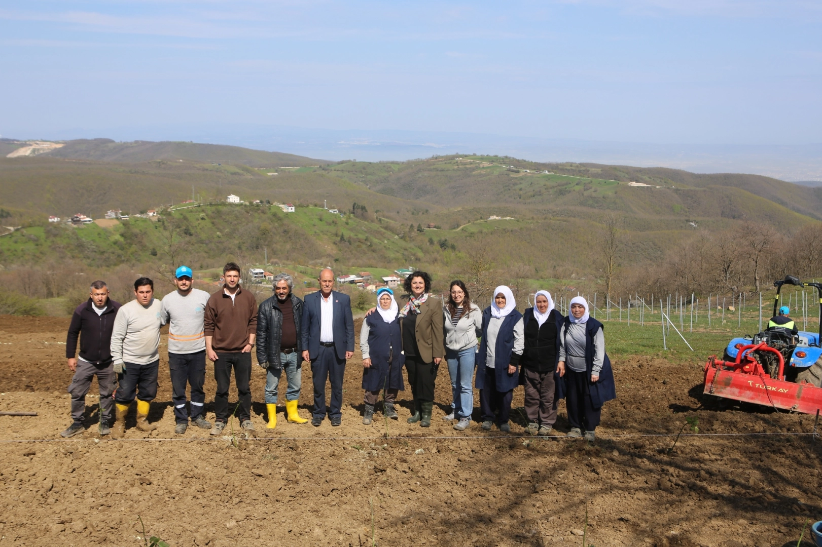 Bursa Nilüfer'de atıl arazilerde böğürtlen fidanları dikiliyor
