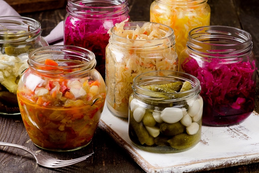 Ege Bölgesi'nin turşu ve domates ihracatındaki liderliğini gösteren görsel