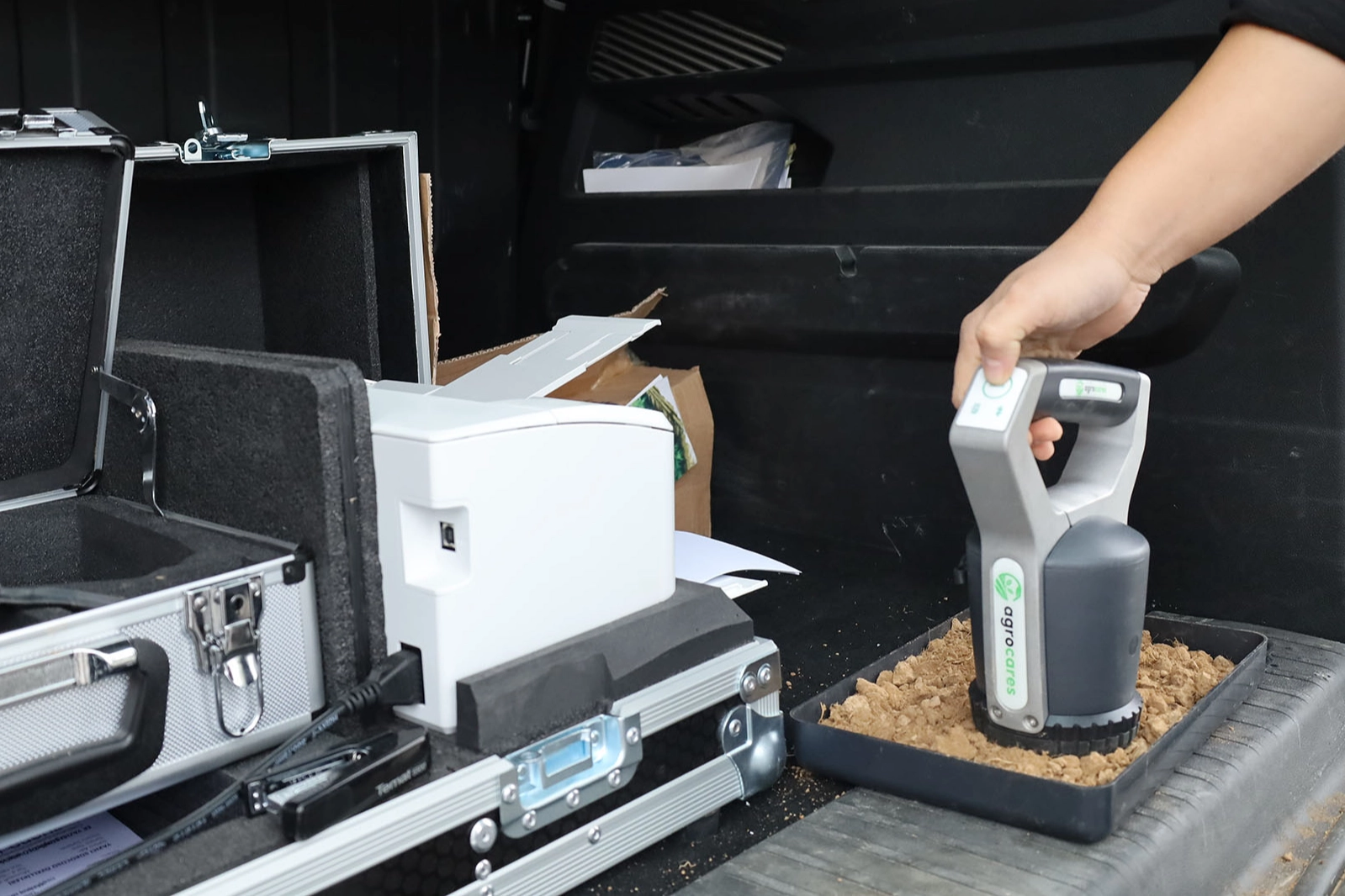 Sakarya Büyükşehir Belediyesi'nin çiftçilere sunduğu yerinde toprak analizi hizmetine yoğun ilgi