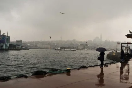 İstanbul'da Cuma gününe kadar sürecek kuvvetli yağış uyarısı yapan AKOM logosu