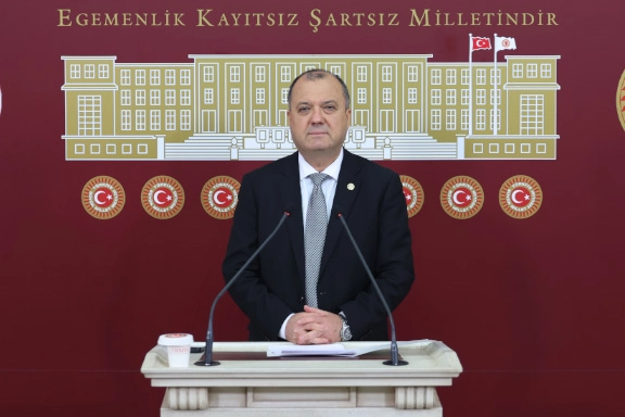 CHP Tekirdağ Milletvekili İlhami Özcan Aygun, Trakya'daki nükleer santral projesine tepki gösteriyor.