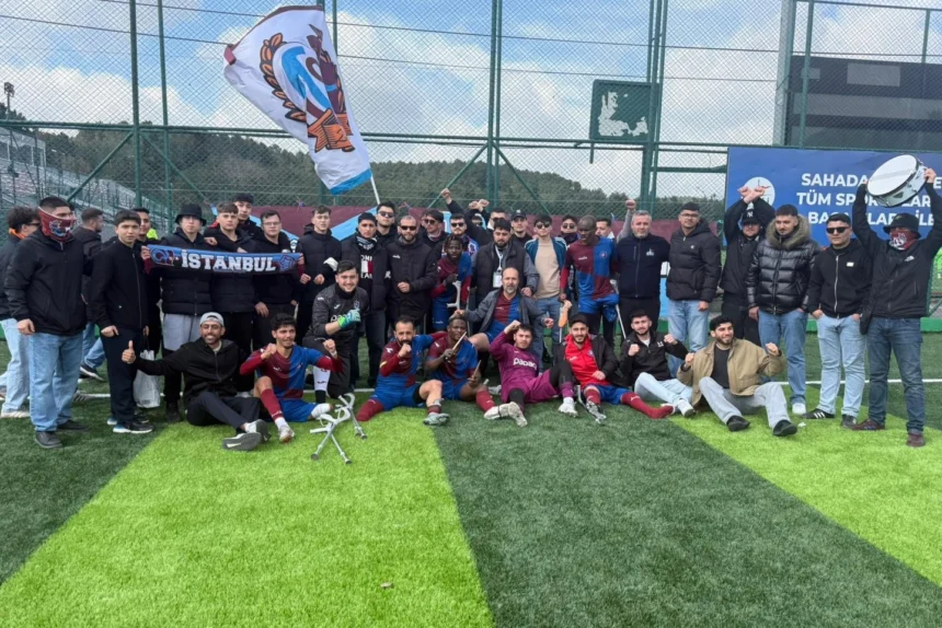 Trabzon Büyükşehir Ampute Futbol Takımı oyuncuları sevinç anında