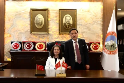 Kayseri Valisi Gökmen Çiçek, 23 Nisan Ulusal Egemenlik ve Çocuk Bayramı dolayısıyla makam koltuğunu temsili olarak Zeynep Gedikbaş'a devretti.