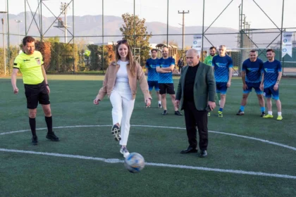 DOSAB ve DOSABSİAD geleneksel futbol turnuvasının başlangıcına ait görsel