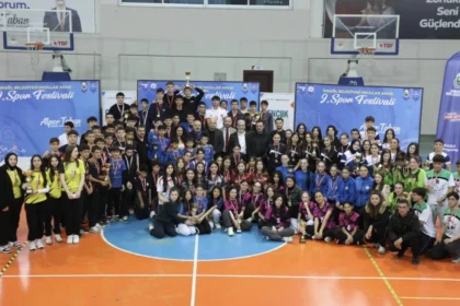 Bursa İnegöl'de Okullar Arası Spor Festivali Puanlı Atletizm Yarışmaları Ödül Töreni