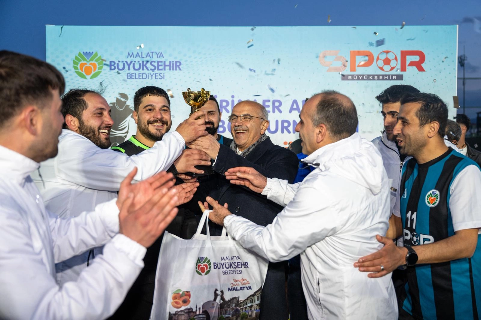 Malatya Büyükşehir Birimler Arası Futbol Turnuvası Şampiyonu Gençlik ve Spor Hizmetleri Dairesi Başkanlığı