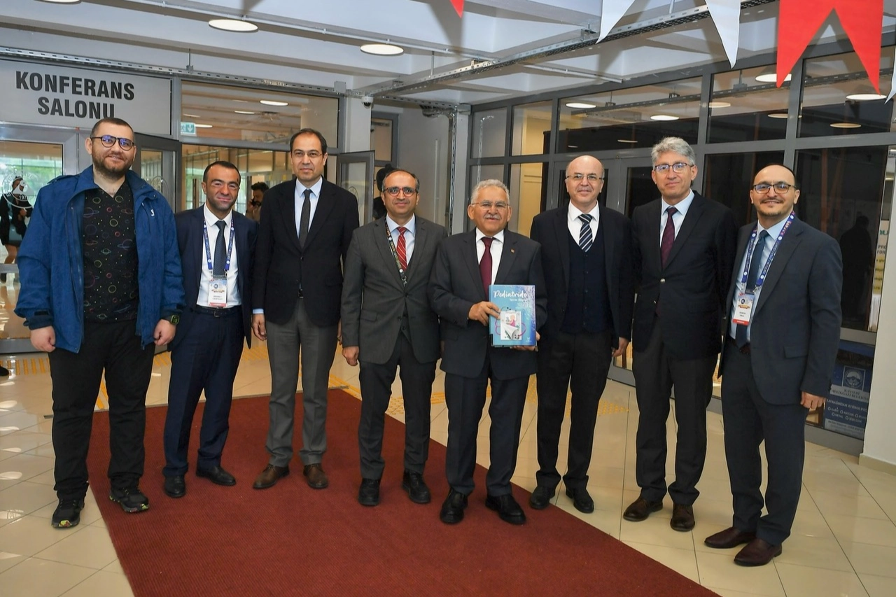 11. Erciyes Pediatri Akademisi Kongresi'nde sağlık profesyonelleri bir arada