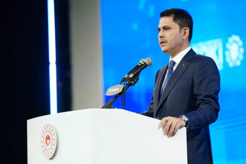 Çevre, Şehircilik ve İklim Değişikliği Bakanı Murat Kurum, İstanbul'daki kentsel dönüşümün önemini vurguluyor.