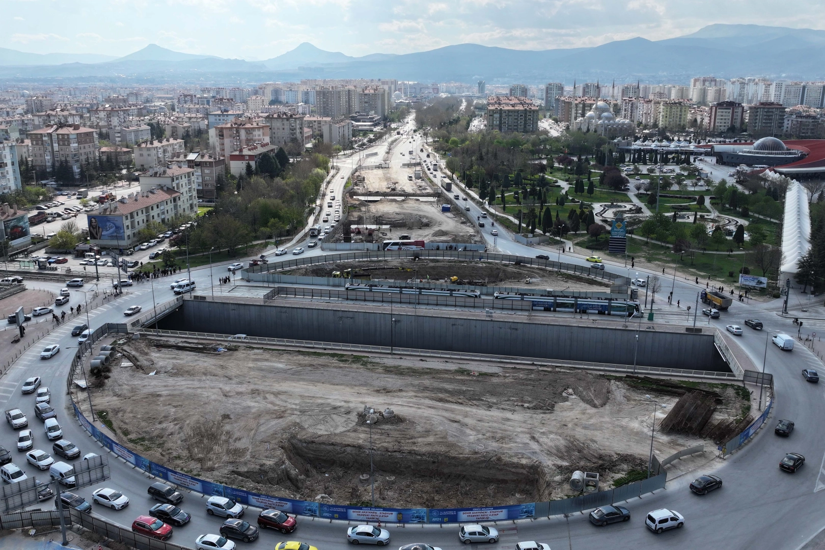 Konya Stadyum-Şehir Hastanesi Tramvay Hattı Otogar Kavşağı İnşaatı Devam Ediyor