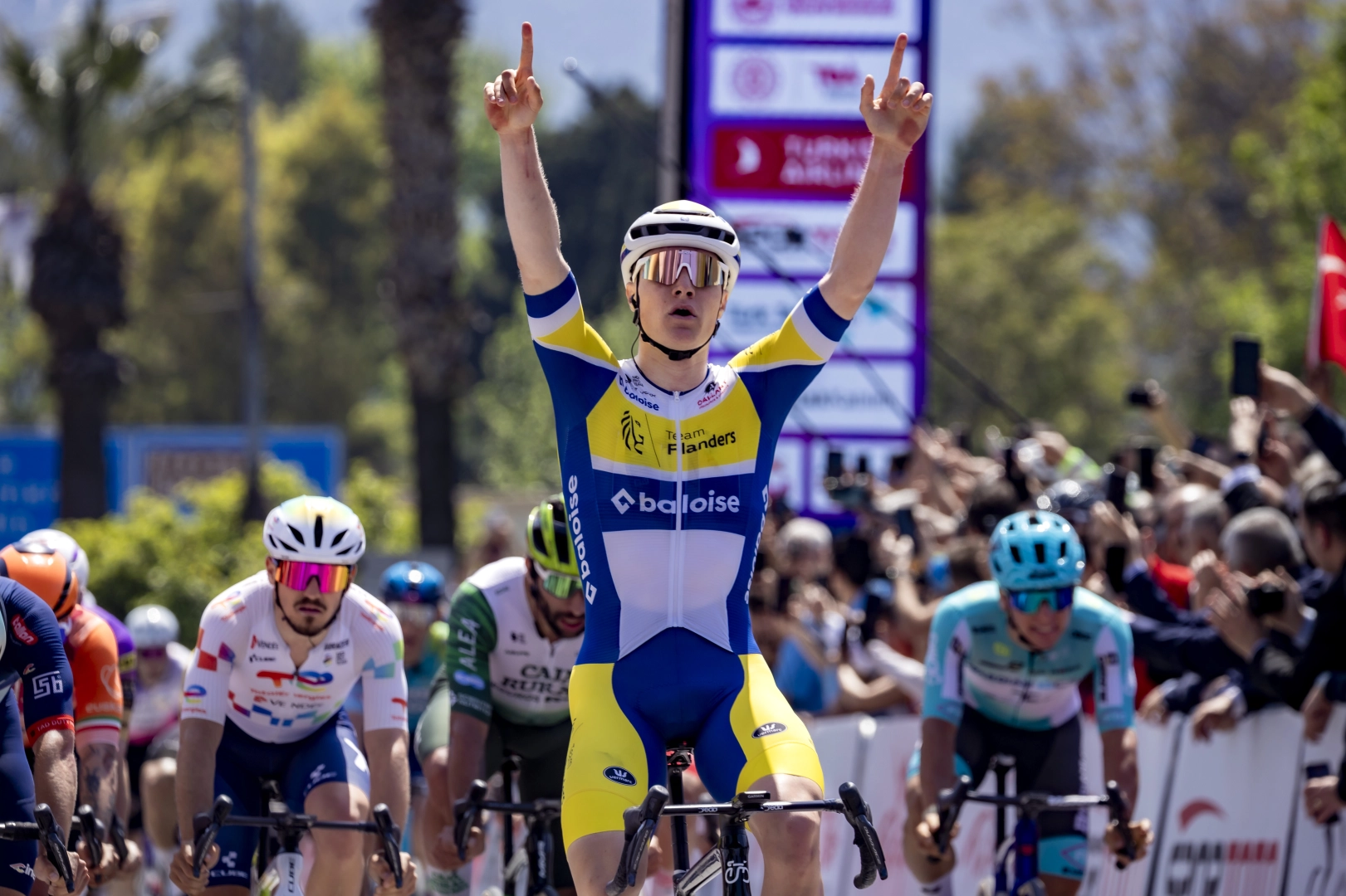 61. Cumhurbaşkanlığı Türkiye Bisiklet Turu ilk etabını kazanan Tom Crabbe