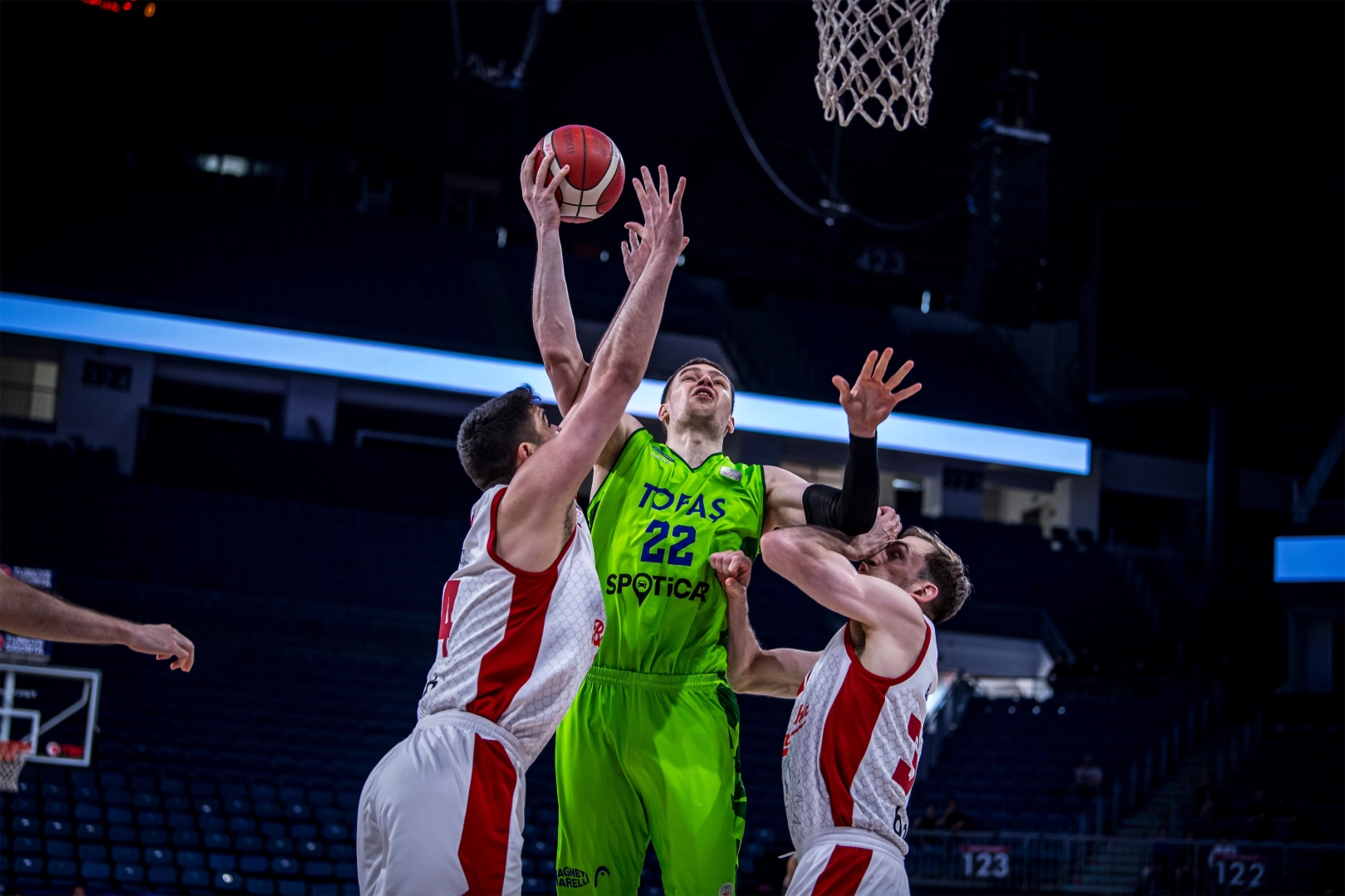 TOFAŞ Basketbol Takımı oyuncuları maç sırasında