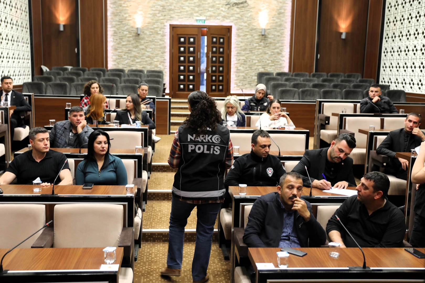 Ankara Keçiören'de özel güvenlik personeline 'Narko Kaan' eğitimi veriliyor, uyuşturucuyla mücadele vurgusu yapılıyor.