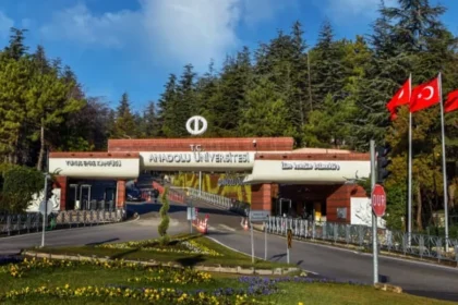 Anadolu Üniversitesi lisansüstü eğitimde yayın şartı ve esnek başvurular yeni yönetmelikle geliyor