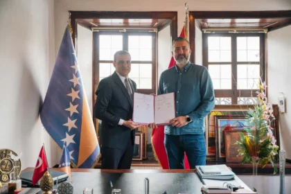 Konya Büyükşehir Belediyespor ve Bosna Hersek'ten KK Realway takımları arasında basketbol altyapı iş birliği protokolü imzalandı.