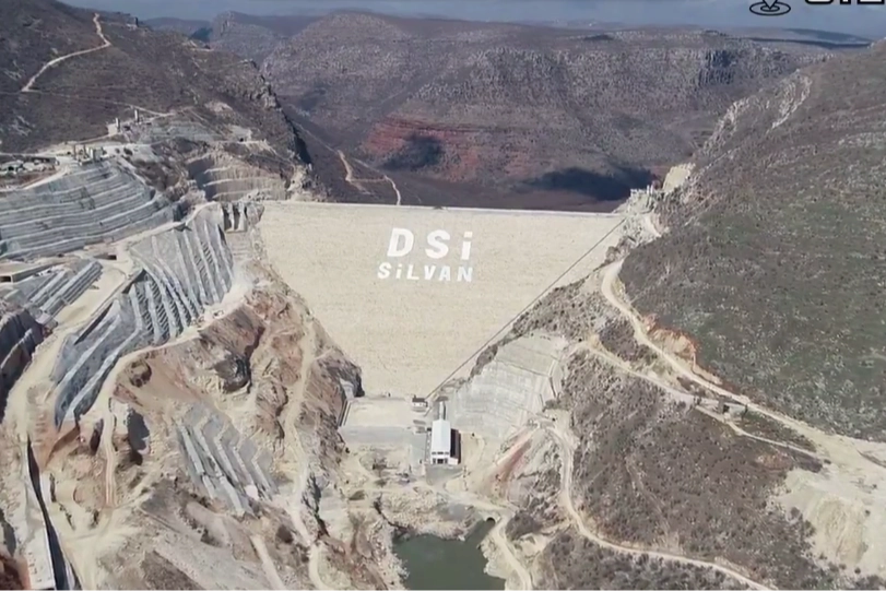 Diyarbakır'a yapılan su yapıları yatırımlarını gösteren DSİ Genel Müdürü Mehmet Akif Balta'nın açıklaması