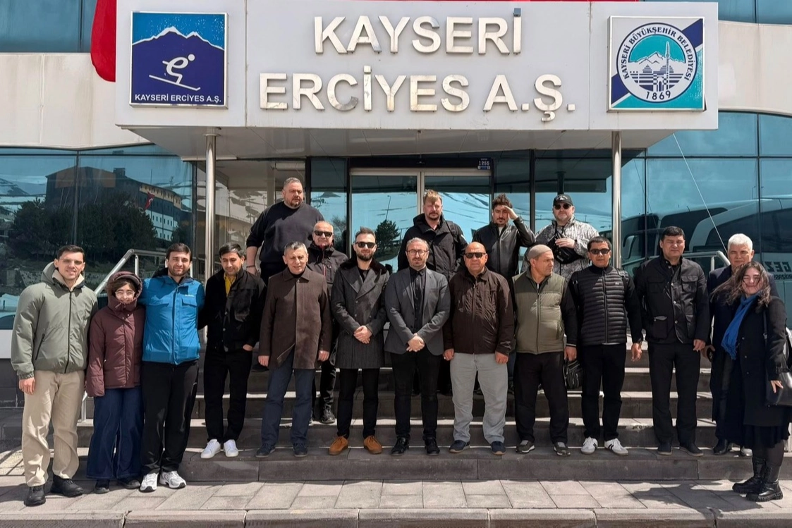 Rus ve Türkmen iş insanları, Kayseri Erciyes Kayak Merkezi'nde yatırım fırsatlarını inceliyor.