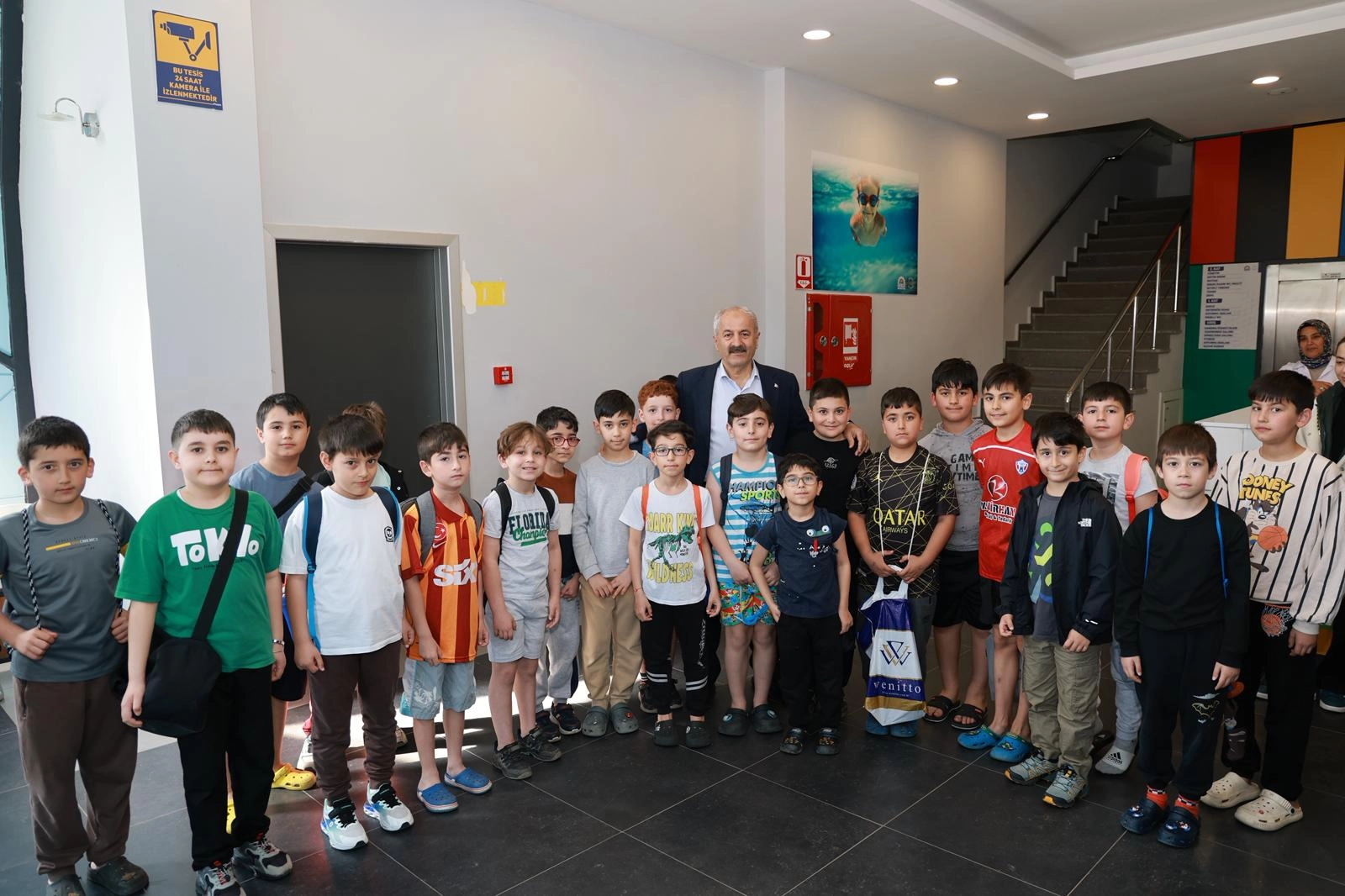 Gebze Belediye Başkanı Zinnur Büyükgöz minik yüzücülerle spor yatırımlarını konuştu