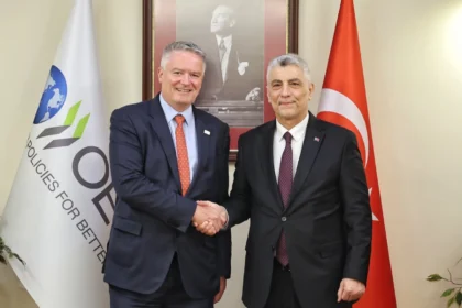 Türkiye ve OECD heyetleri küresel tedarik zincirleri hakkında İstanbul'da toplandı