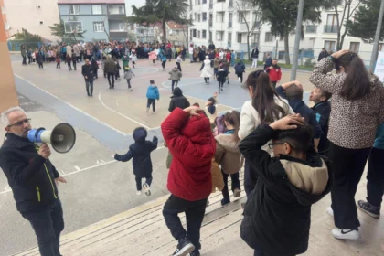 Kocaeli'de afetlere karşı farkındalık eğitimi ve tatbikatı