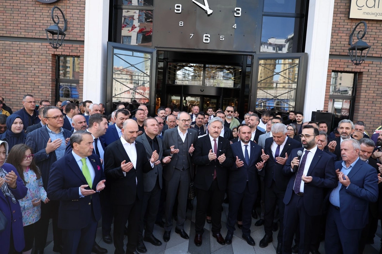 Kayseri Melikgazi Belediyesi tarafından açılan Türkiye'nin ilk gıda alışveriş merkezi Çarşı Melikgazi