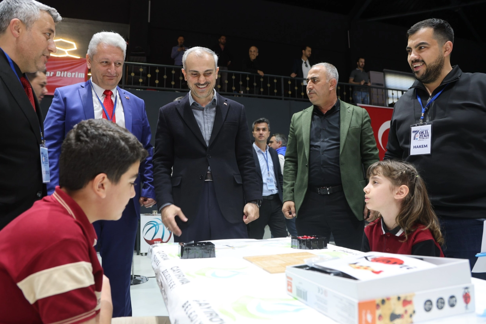 Çayırova Akıl ve Zeka Oyunları Turnuvası'na katılan öğrenciler