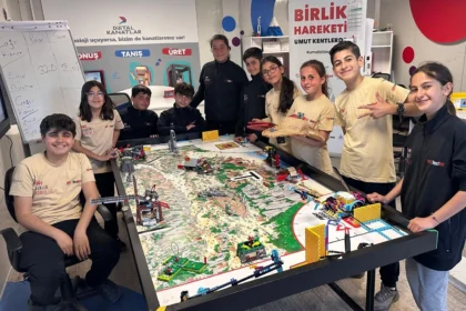 Depremzede Adıyamanlı çocuklar, robotik projeleriyle Amerika'daki dünya şampiyonasına katılıyor.