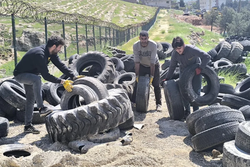 Mardin Büyükşehir Belediyesi'nin 100 ton atık lastiği geri dönüşüme kazandırmasını gösteren kapak görseli