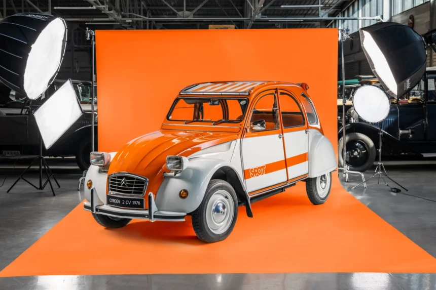Citroën 2CV Spot modelinin 50. yıl kutlaması kapsamında çekilmiş bir fotoğrafı