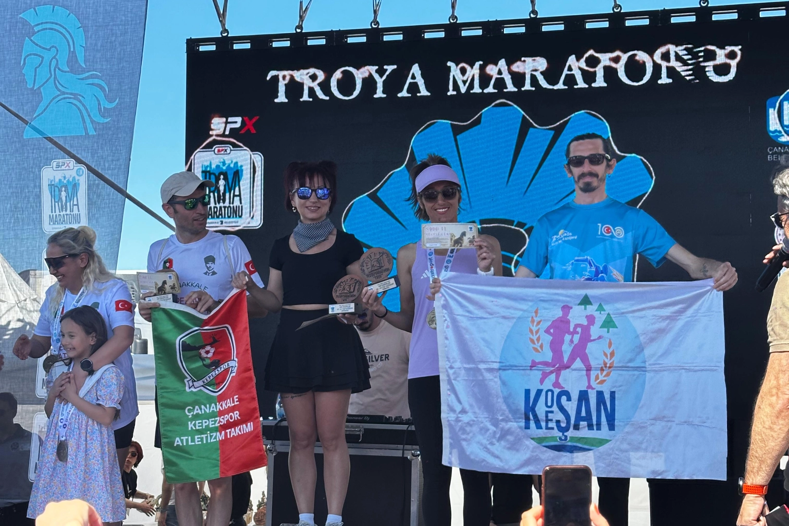 Keşanlı atletler Çanakkale Troya Maratonu'nda kürsüye çıktı