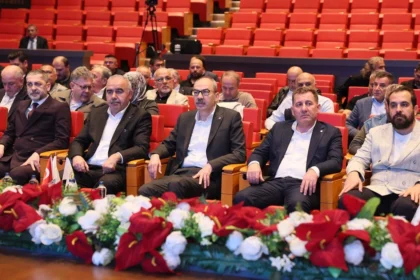 Kayseri Ticaret Odası Başkanı Ömer Gülsoy, döviz dönüşüm desteği için uzatma ve iyileştirme çağrısı yapıyor.
