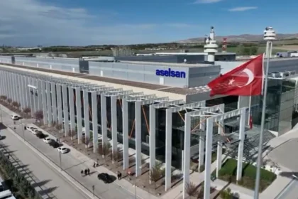 ASELSAN logosu ve savunma sistemlerini temsil eden görsellerle birlikte 125 milyon dolarlık ihracat anlaşması.